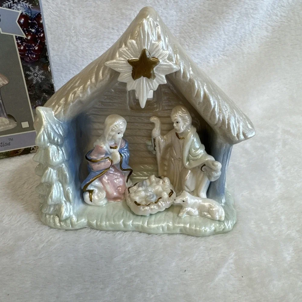 Designspirations Christmas Dreams Collection‎ Nativity Scene with Box